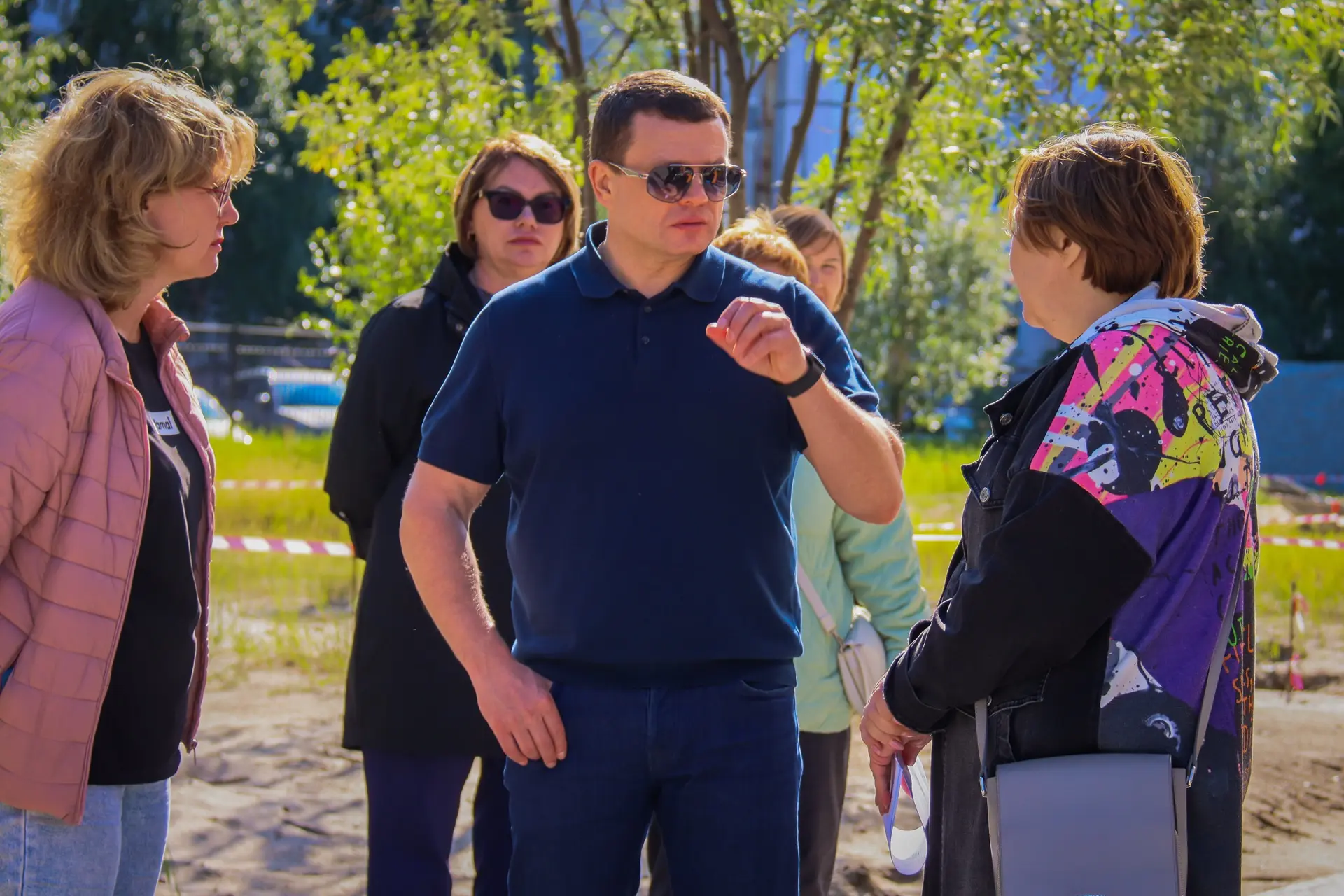 В детском саду «Огонек» продолжаются работы по обновлению фасадов. Подрядчик отстает от графика, поэ