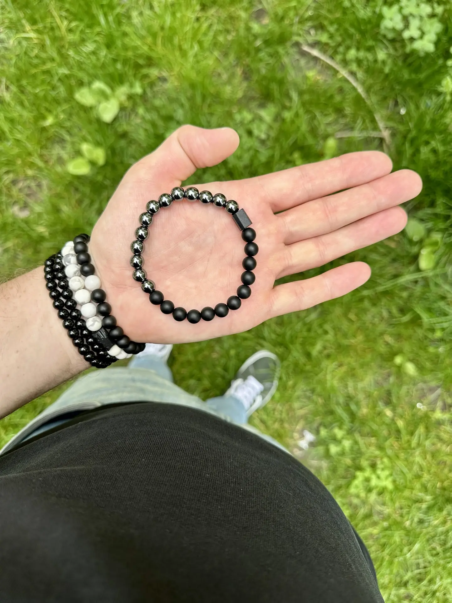 ⚫️ Тёмный гематит — металлический блеск, железная плотность, зеркало для негатива.