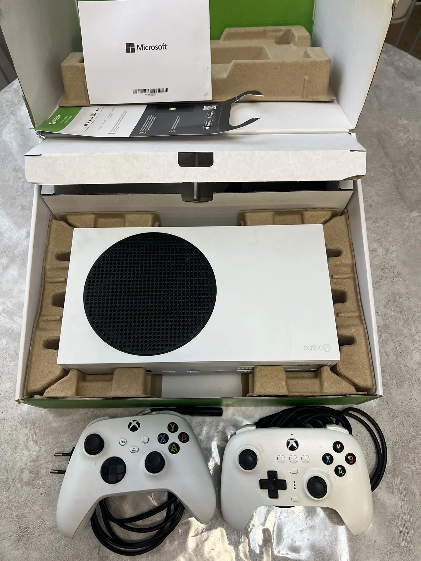 Продам Xbox series s, в отличном состоянии, полный комплект.
