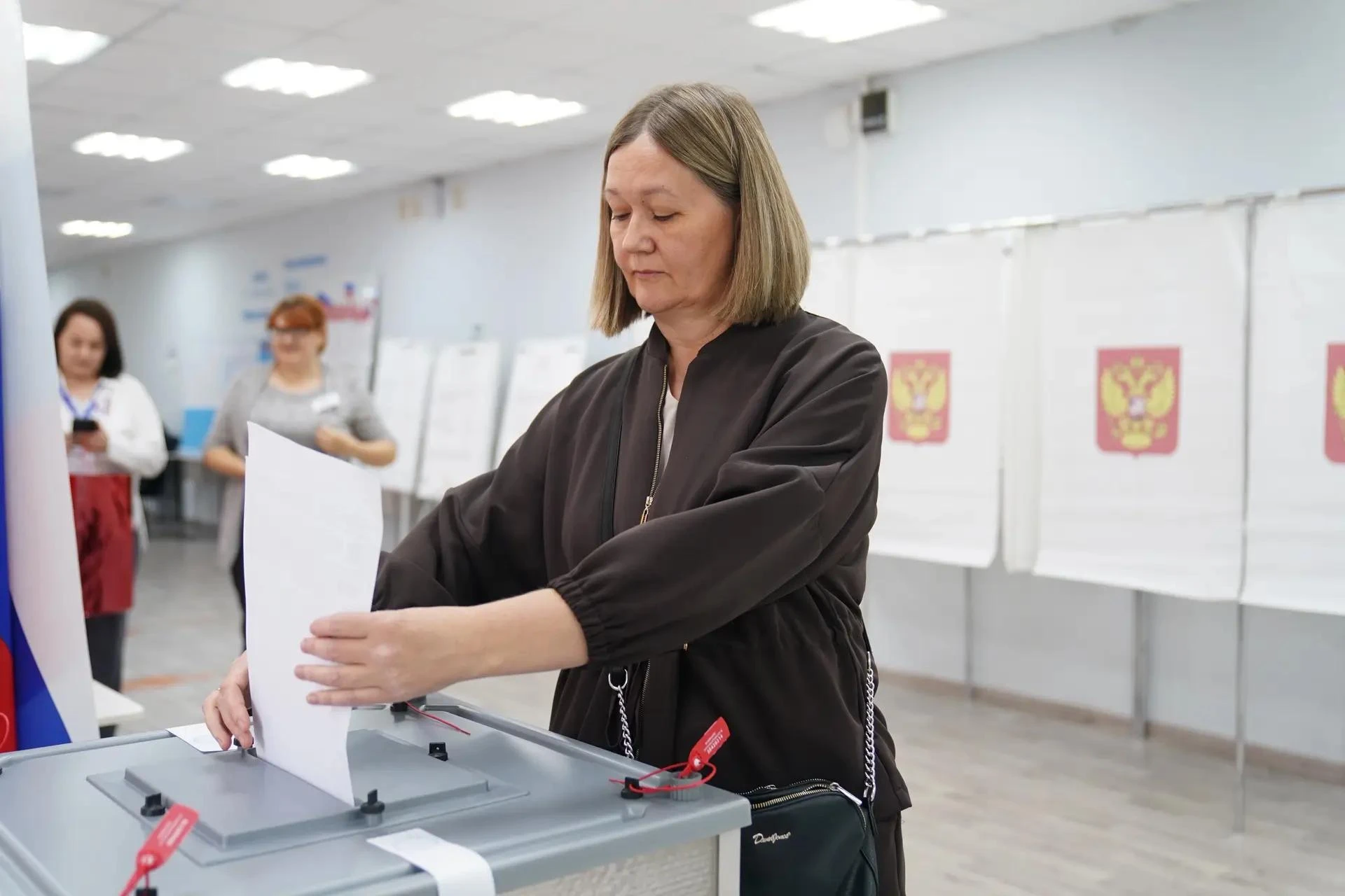 Жительница Кировского района Ольга Тагильцева проголосовала в свой день рождения