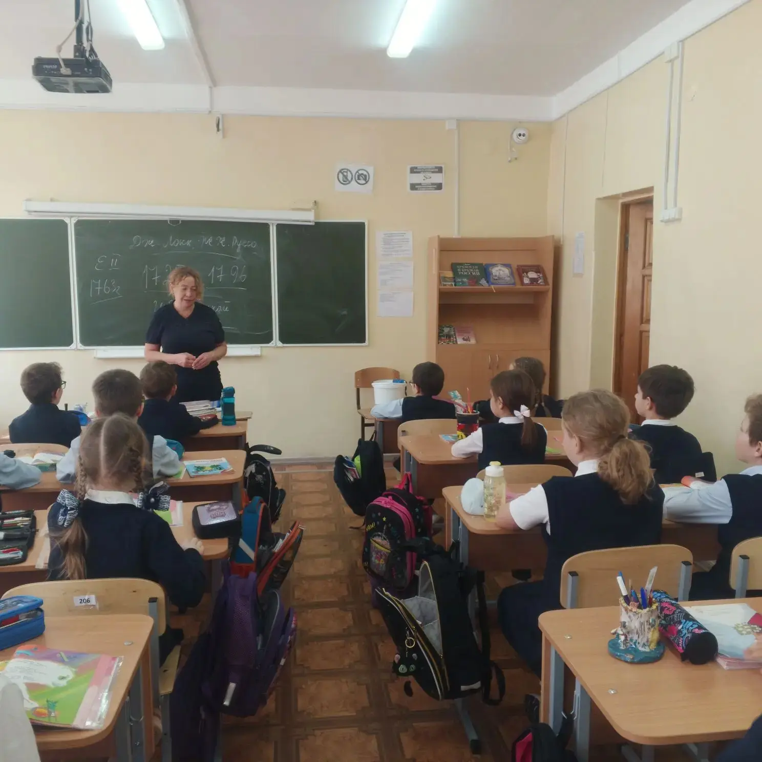 В МАОУ "Физико-математический лицей 93" в предверии майских праздников прошла информаци...