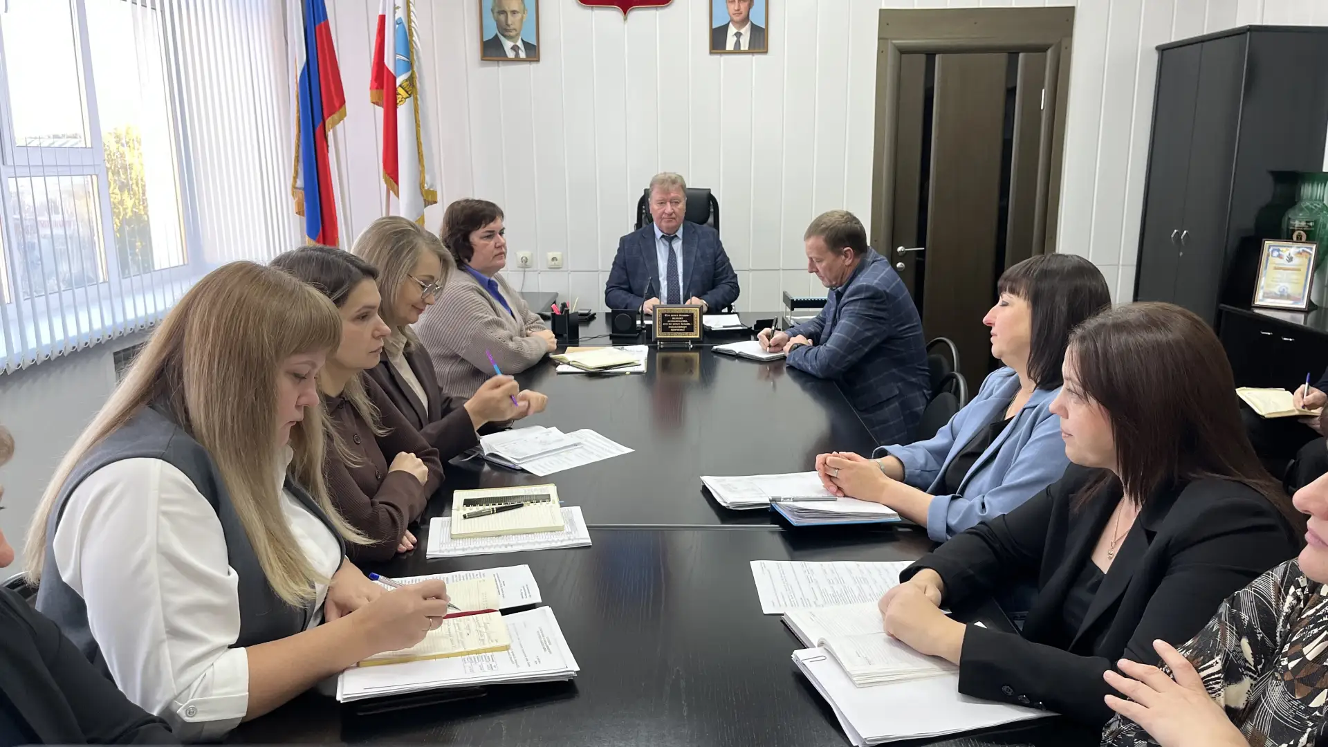 Провёл рабочую планёрку с заместителями и начальниками управлений и отделов