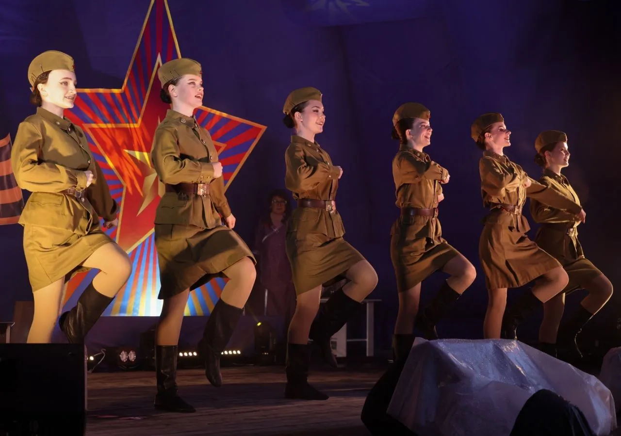Яркие моменты с праздничного концерта🌟  Ещё фото: https://vk.com/album-117731185_311007661.  #НашаПа