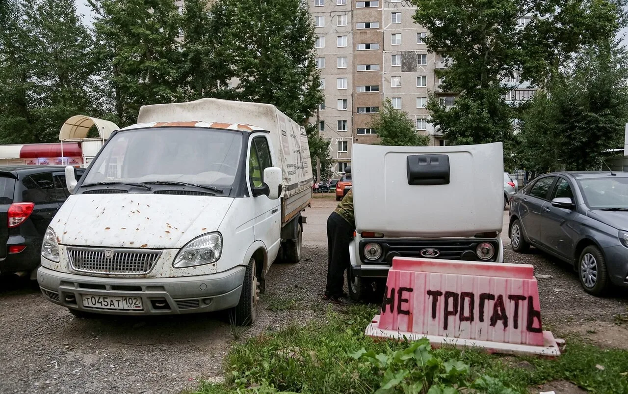 🚧 В Новокузнецке начали борьбу с «захваченными» парковками во дворах  Городские власти решили демонт