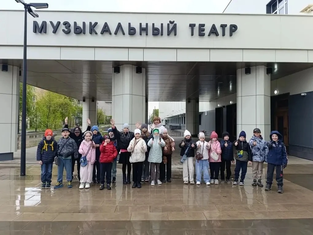 🎭✨ В этом воскресенье учащиеся 1 "В" и 2 "Д" классов посетили МУЗЫКАЛЬНЫЙ ТЕАТР! 🎶   Ребята получили