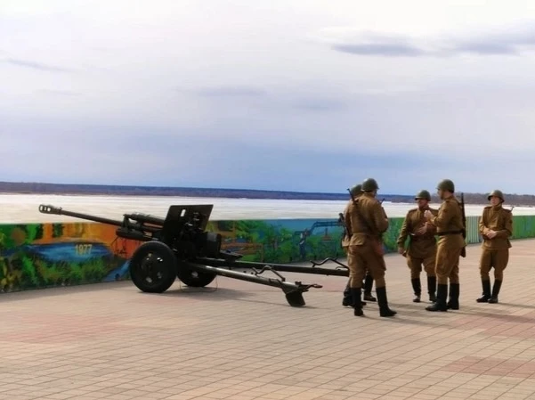💥В Сургуте 1 мая прогремел «полуденный выстрел»  Ежегодно в районе речного порта на набережной реки 
