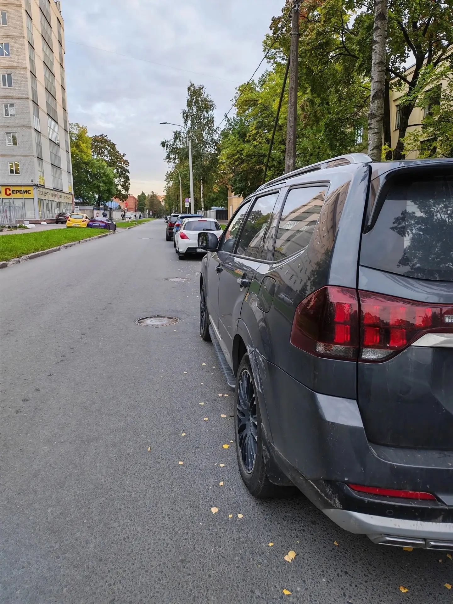 16.09.2026 в промежуток времени с 17:00 - 18:00 на улице Шателена был притерт автомобил...