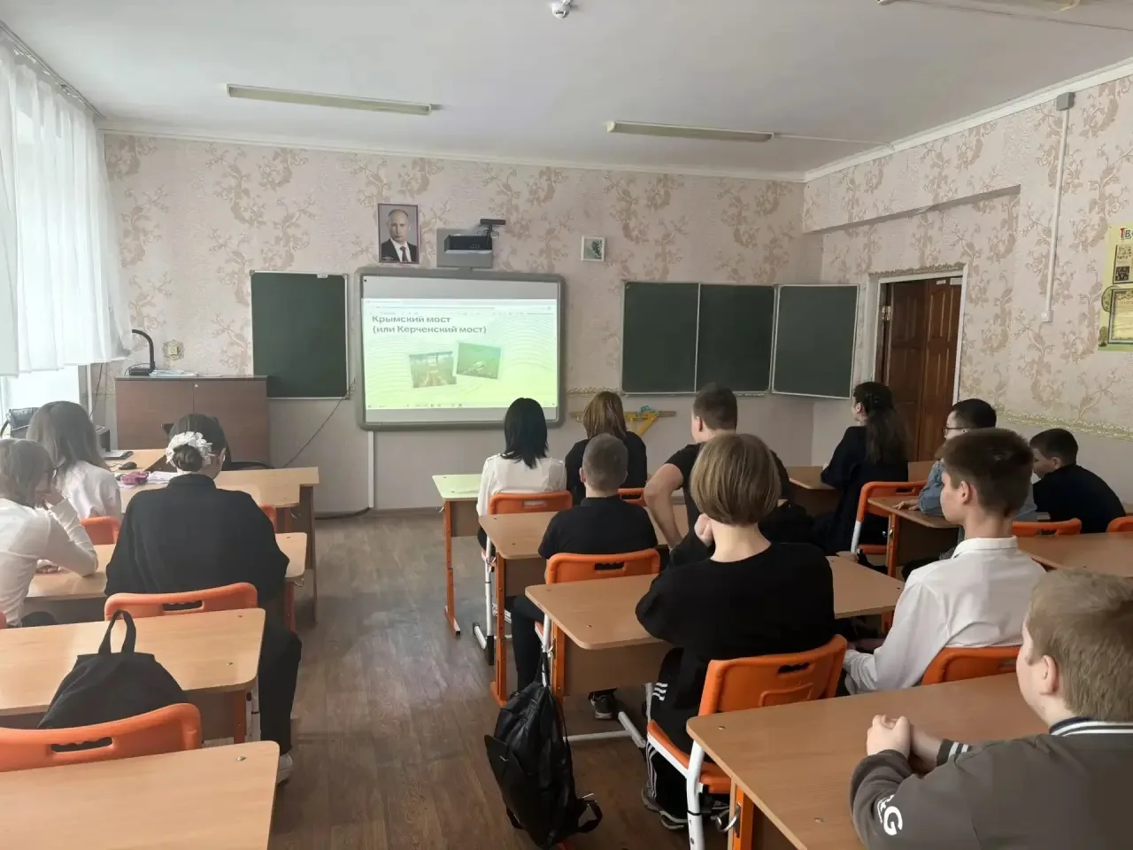 🇷🇺18 марта, в День воссоединения Крыма с Россией, в МБОУ СОШ с. Тербуны прошли классные часы "Россия