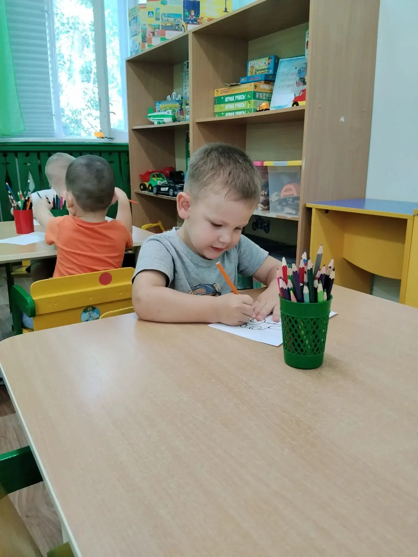 🎨 Зачем трёхлетке раскраски? 

Многие считают раскраски просто развлечением, но для ребёнка 3 лет э