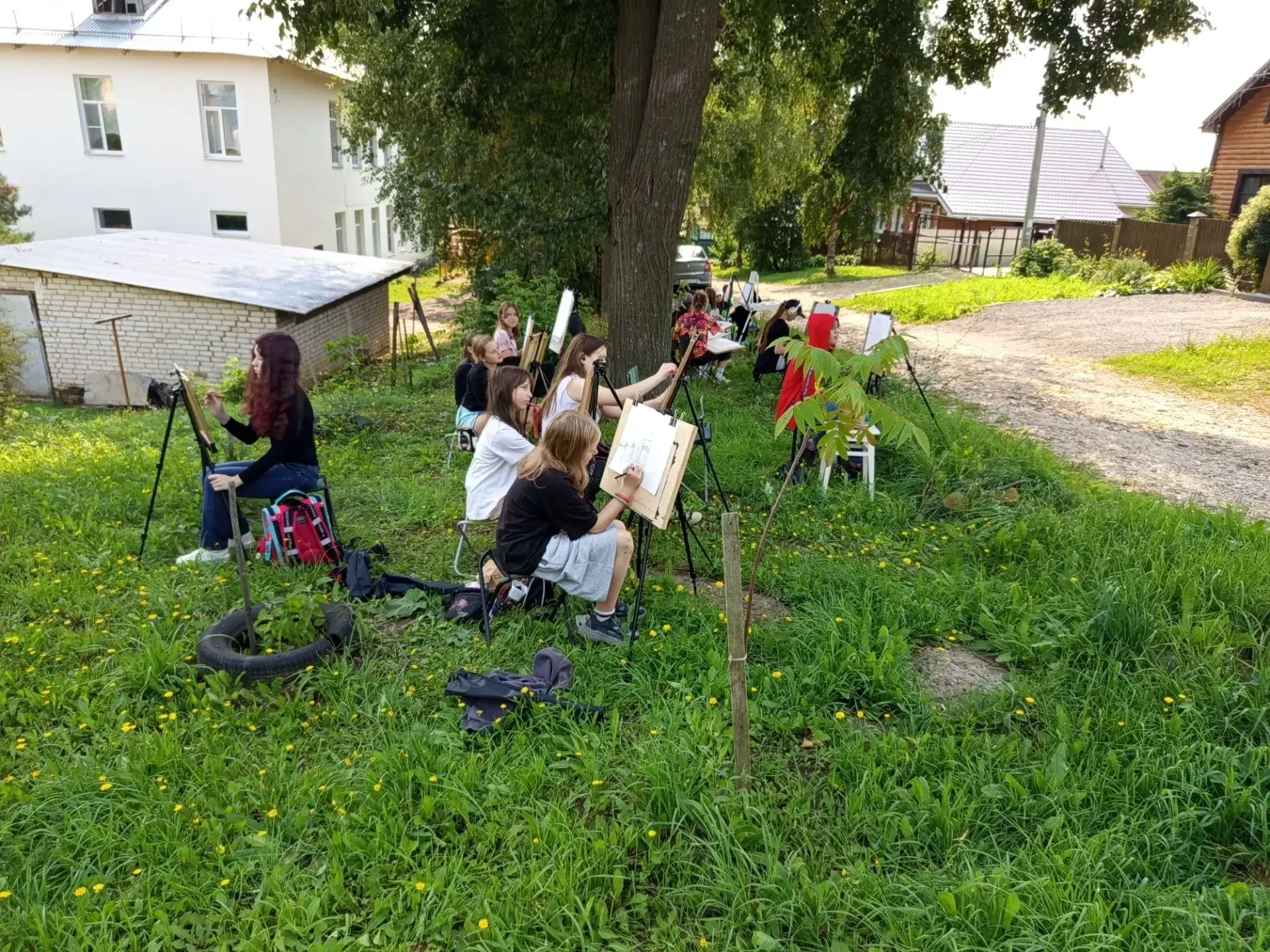 В Дальнеконстантиновской ДШИ завершилась пленэрная практика. Время пролетело незаметно,...