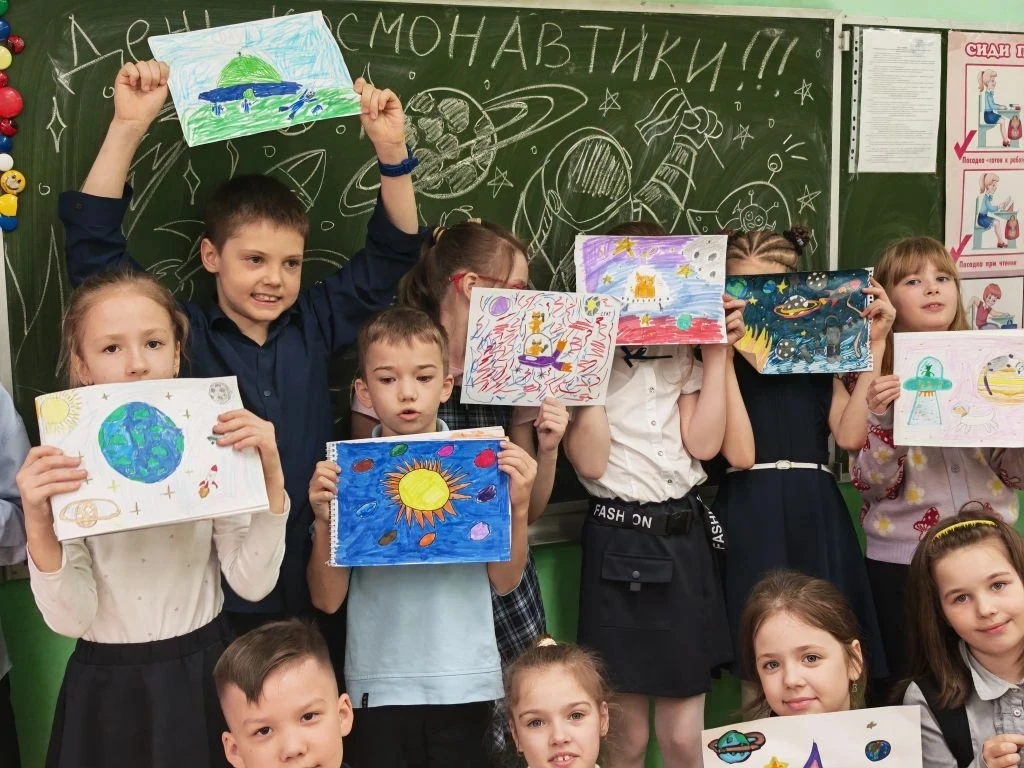 🚀ДЕНЬ КОСМОНАВТИКИ🇷🇺  1️⃣2️⃣апреля наша страна🇷🇺 отмечает День космонавтики.  Космические достижения