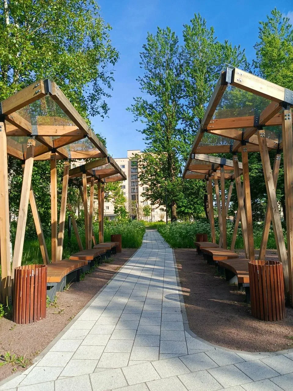 Тихое место для семейных прогулок 🌳

📍 Ильинский сад | Армашёвский сквер | Пороховской сад

Обновл