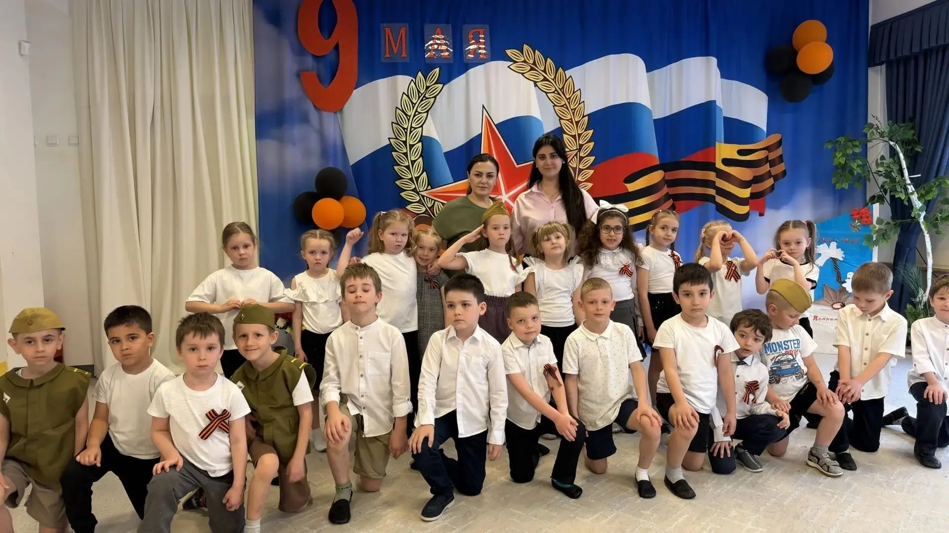В дошкольном отделении "Хоровод"  прошли утренники, посвящённые Дню Победы!  Воспитанники прикоснули
