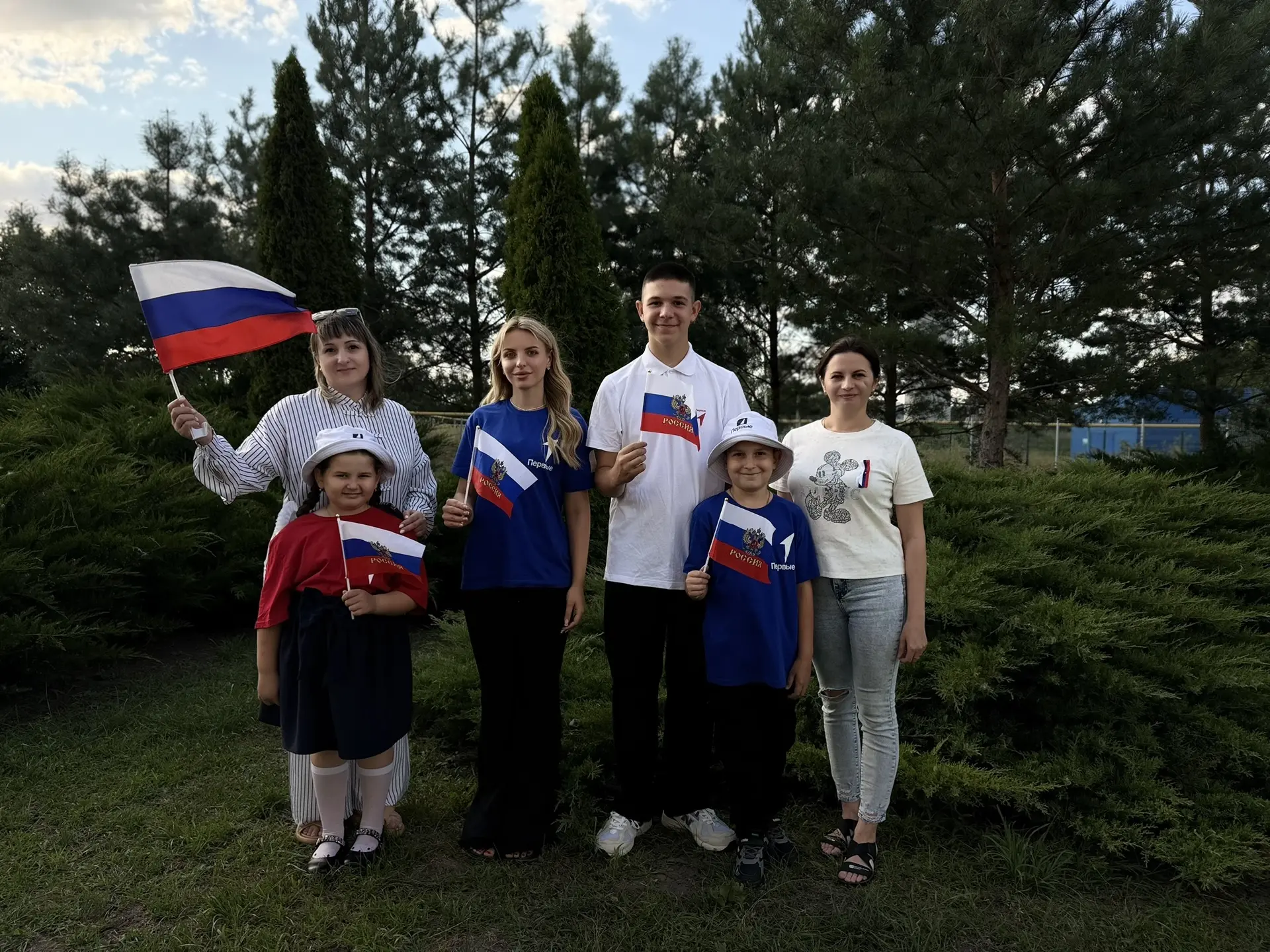 🇷🇺В преддверии празднования Дня Государственного флага Российской Федерации учащиеся ...