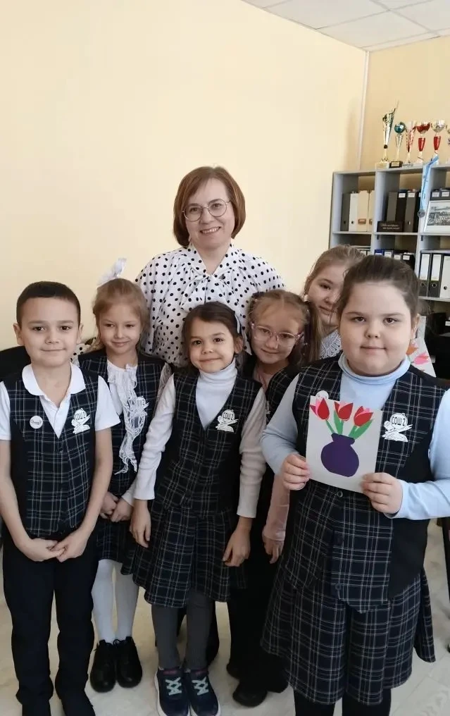 🌷🌷🌷Ученики 1а класса поздравили учителей и сотрудников школы с Международным женским...