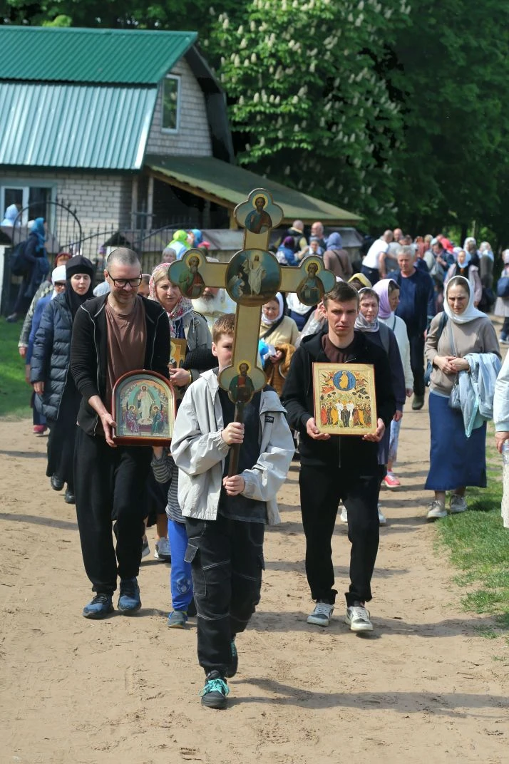 День памяти батюшки Николая Гурьянова на острове   Вчерв Талабск жил памятью и молитвой. Сотни палом