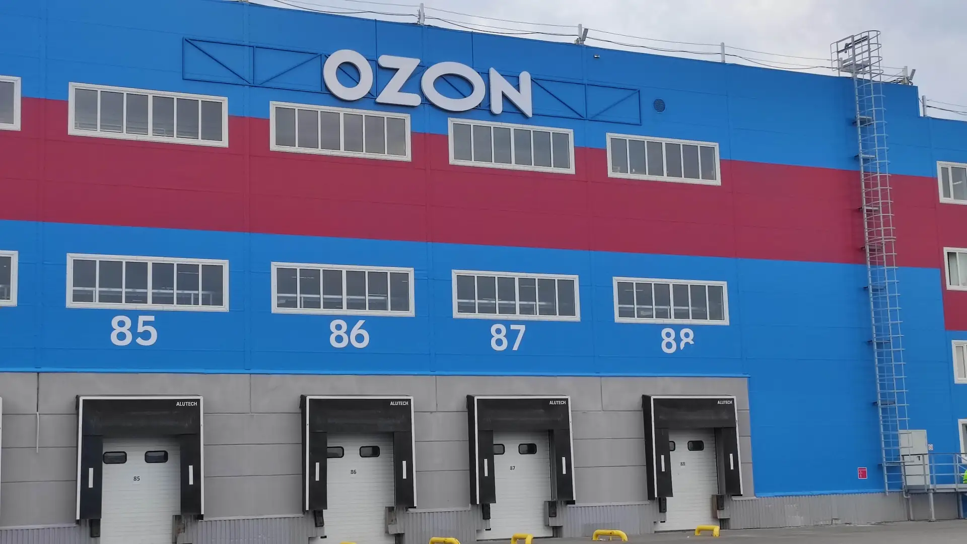 ❗️Логистический центр Ozon пострадал в Ростовской области из-за атаки БПЛА