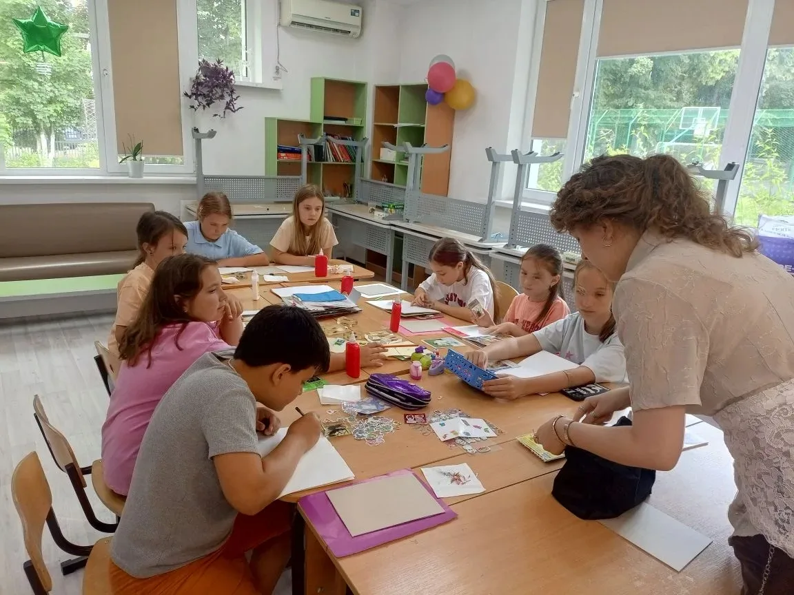 🌈После спектакля дети продолжили работу в творческом клубе. 🖌 Ребята изучали жуков, з...