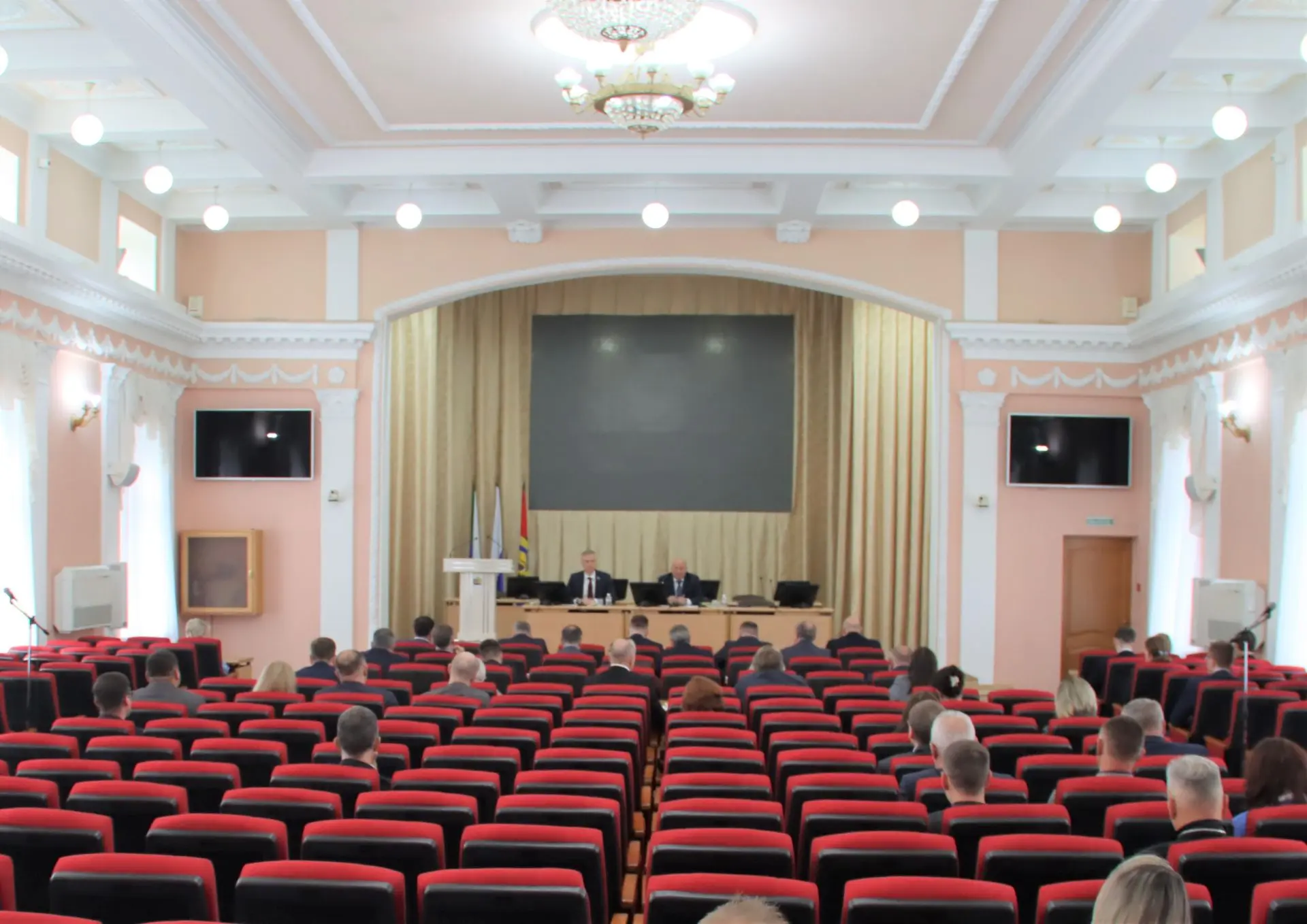 В ходе расширенного аппаратного совещания профильным структурным подразделениям были да...