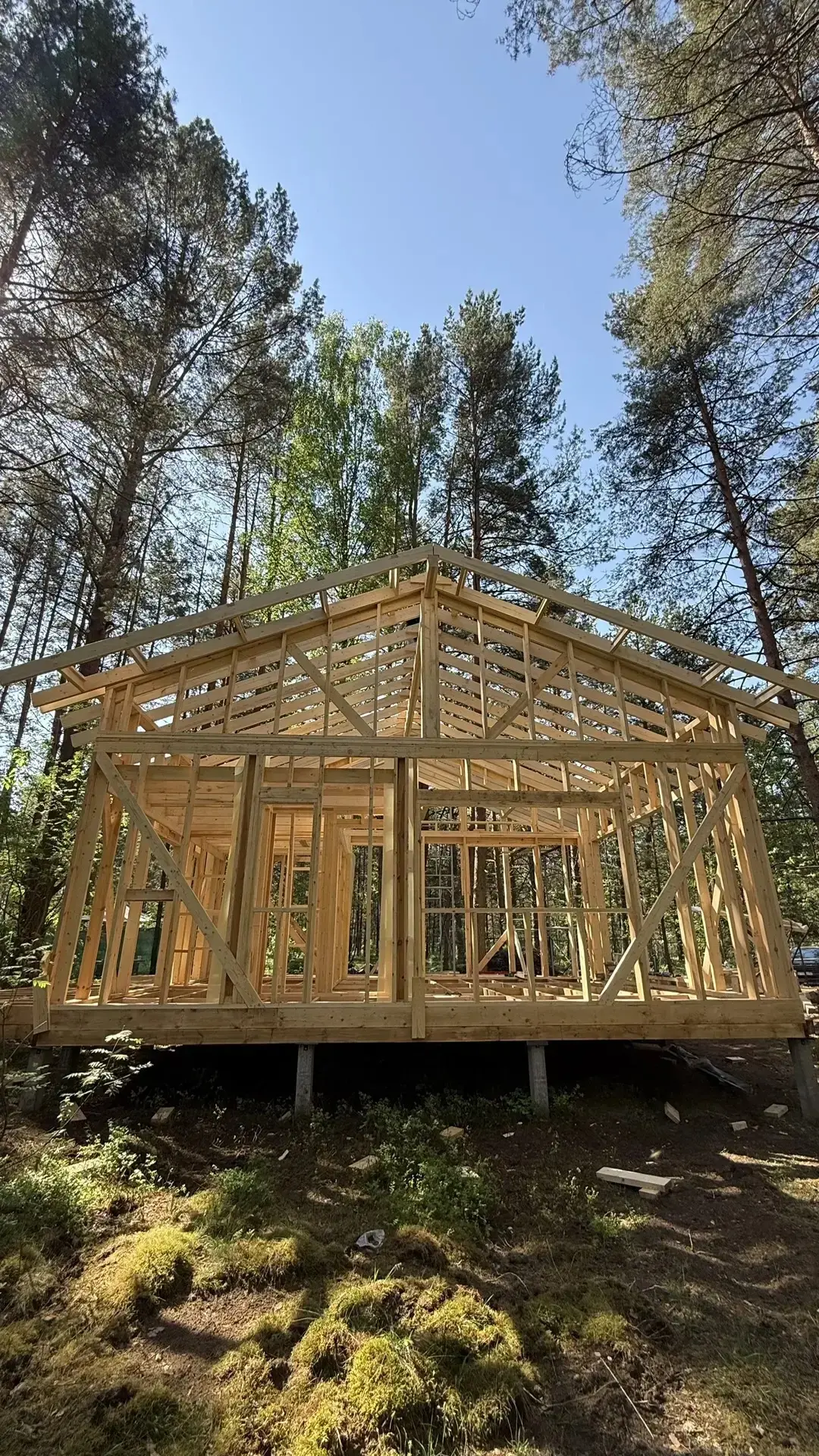 Сняли видео с приёмки силового каркаса дома🏠