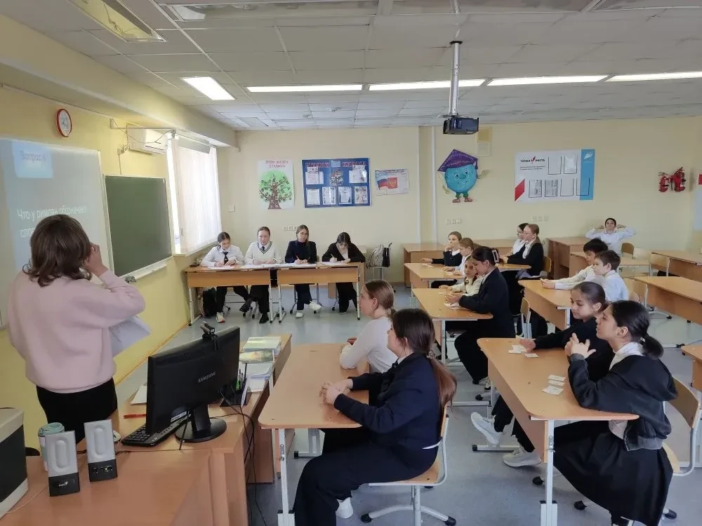 🎓 Самый умный: интеллектуальный баттл в 5-Г!  В рамках празднования Дня науки в 5-Г классе прошла за