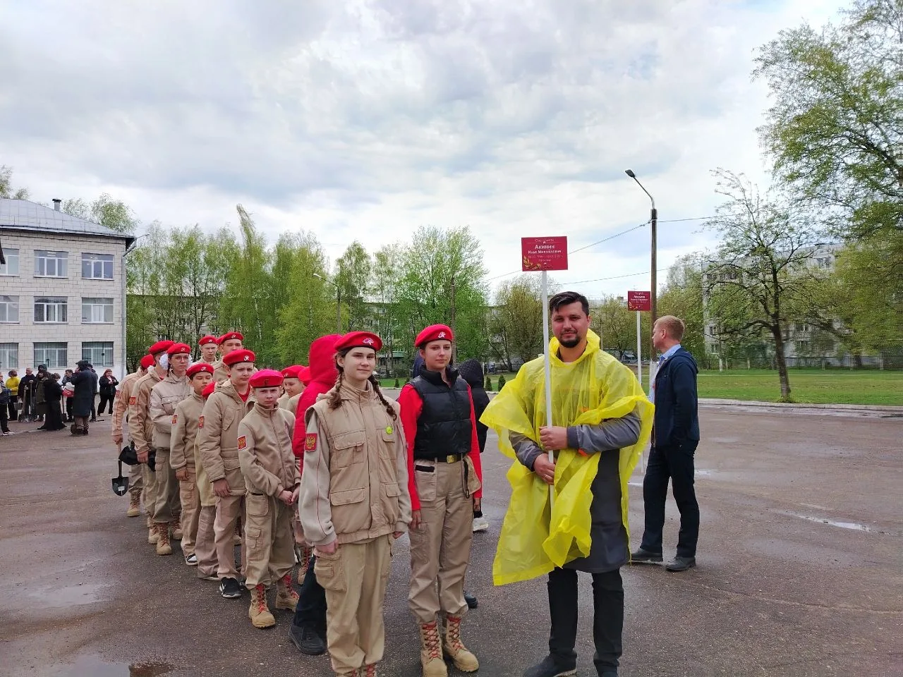 В Гимназии №15 прошло торжественное открытие «Сада памяти».  В рамках проекта «Необычные парни из об