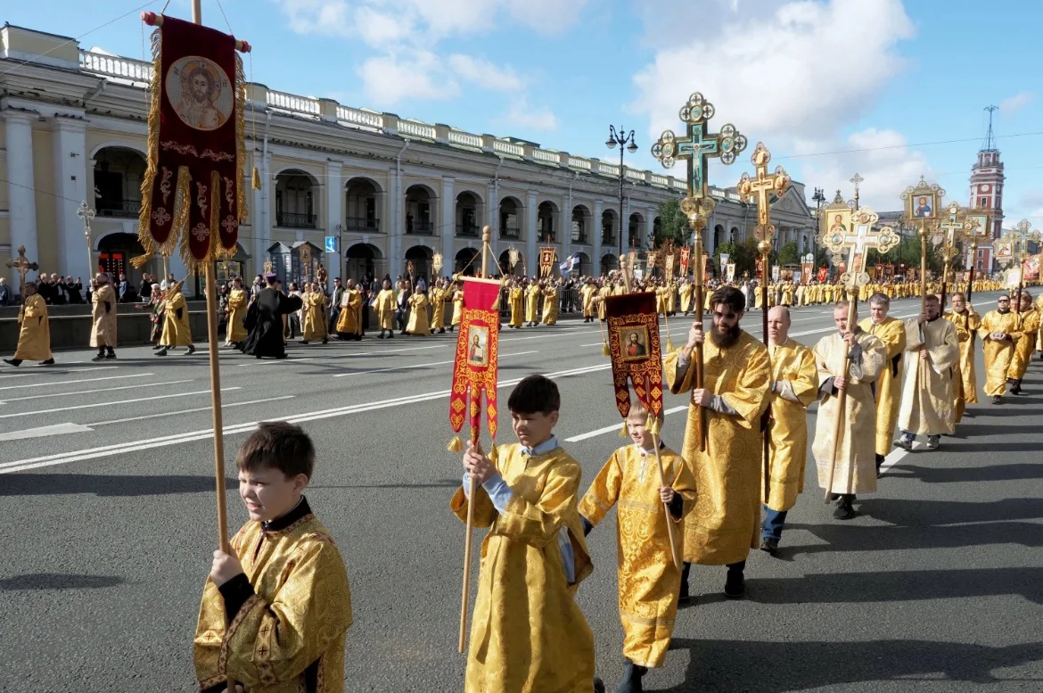 Как прошел Александро-Невский крестный ход в Петербурге. Репортаж "РГ"
