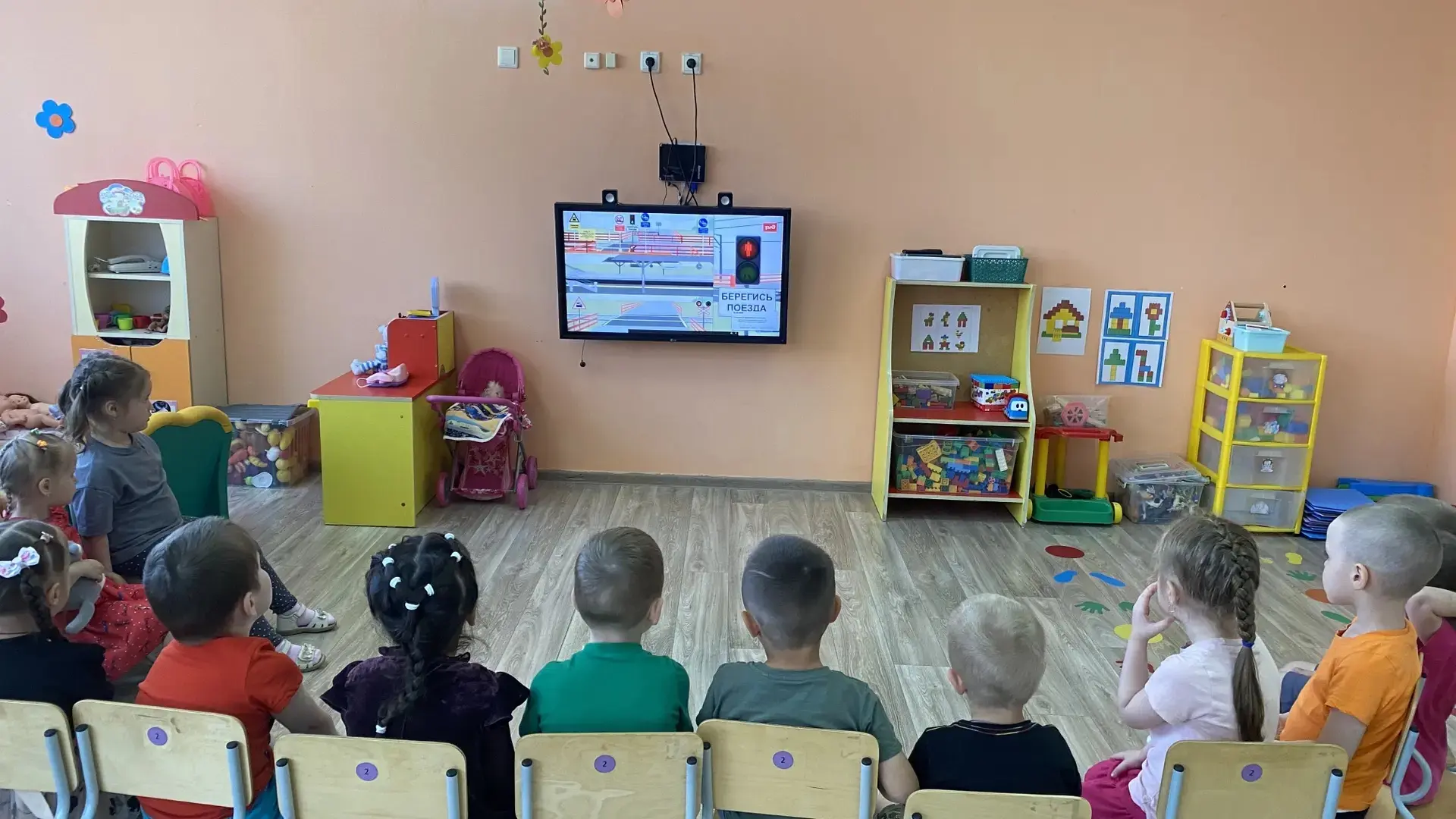 В рамках месячника безопасности «Уступи дорогу поездам» ребята группы  "Почемучки"  пос...