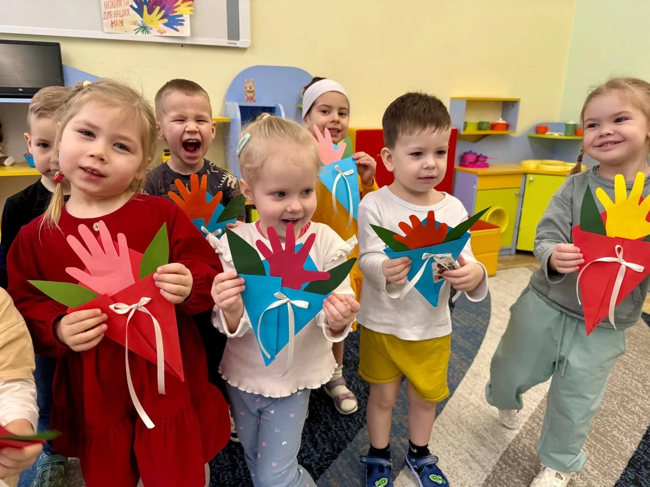 🎉 Ребята из садиков тоже поздравляют всех с прекрасным днём 8 марта!!! 🌸  #ДОНМ #ШколыКолледжиМосквы