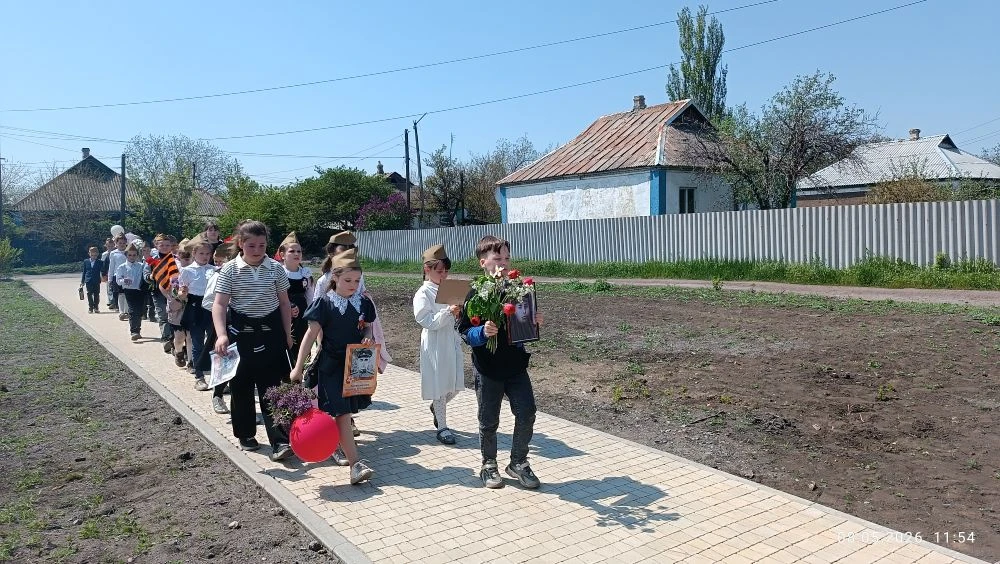 Помним. Гордимся. Чтим: Митинг памяти на Братской могиле