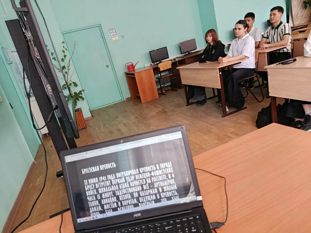 🇷🇺 "КИНО ПОБЕДЫ" - смотрим кино о городах героях.  В рамках марафона «Наследники Победы» в нашей шко