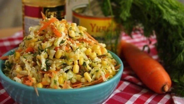 Салат с капустой и кукурузой 🥗