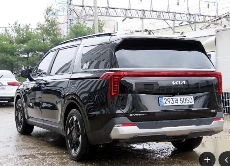 KIA CARNIVAL Prestige — просторный минивэн в чёрном цвете!  • Дата регистрации в Корее: 2024/04 • Дв