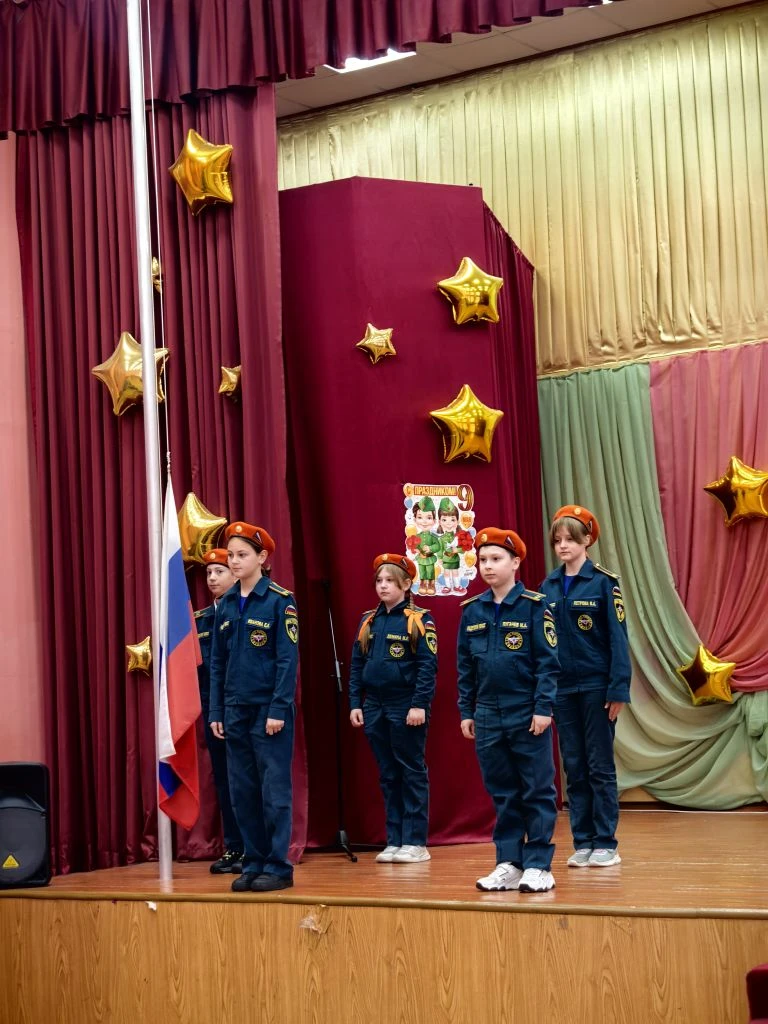 🏫Новая учебная неделя в МАОУ СОШ №10!  🤩Сегодня в стенах нашей школы стартовала новая учебная неделя