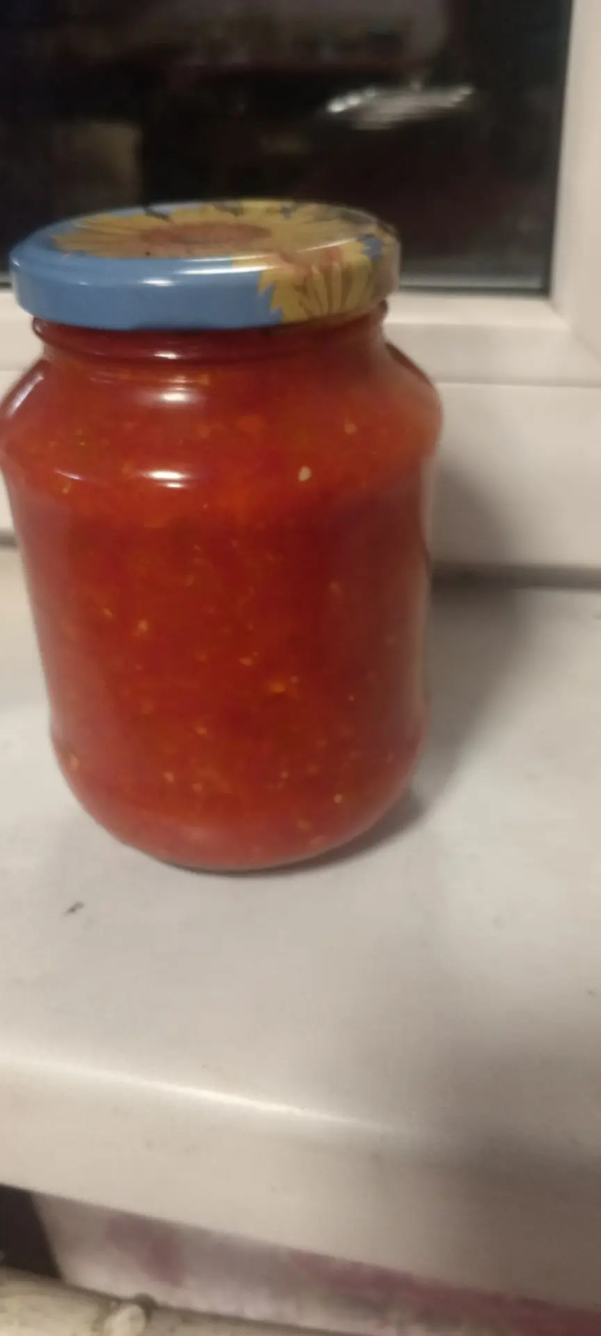 Продам домашнюю аджику(болг. перец, помидоры, остр. перец, специи) для любителей острен...