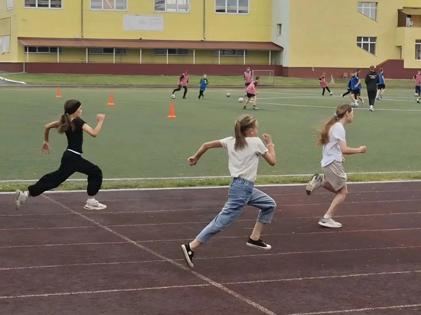 💯🏃🌿Насыщенный день в пришкольном лагере завершился яркими победами и весёлым заплывом.