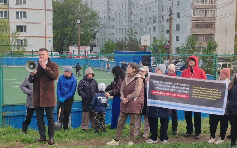 ⚡️В Новосибирске прошёл митинг против застройки микрорайона  Около 200 человек собрались на акцию пр