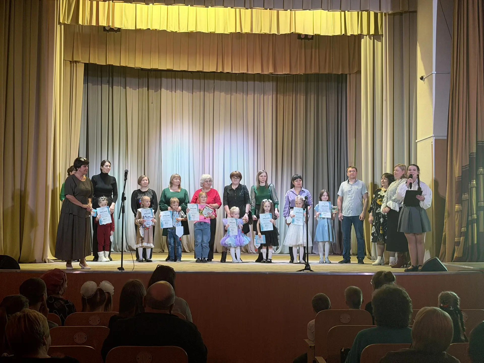 Дружба начинается с улыбки... и искренних стихов!
