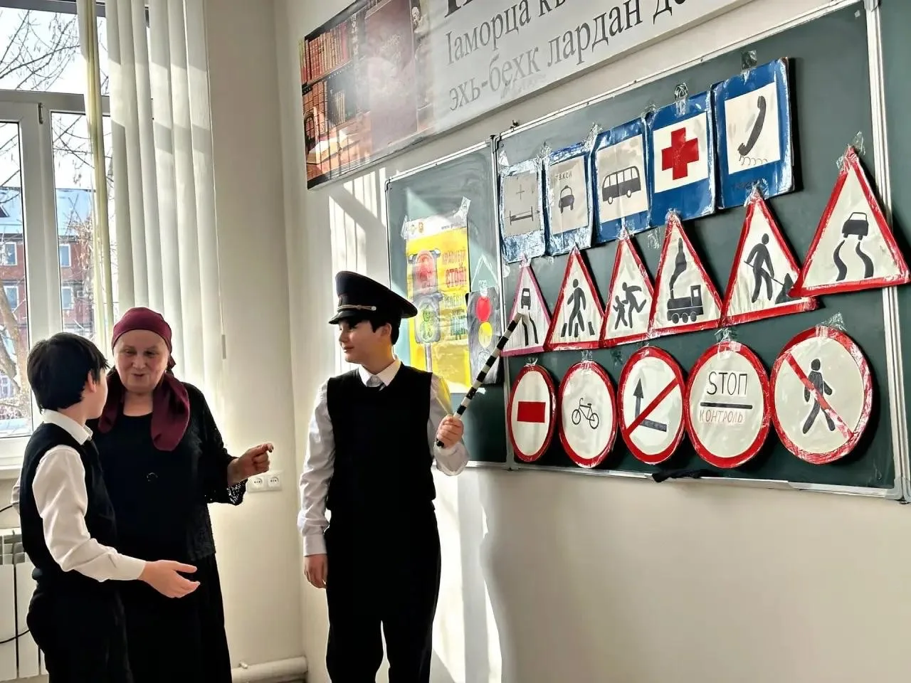В 6 «А» классе был проведён классный час на тему «Как вести себя при дорожно-транспортном происшеств