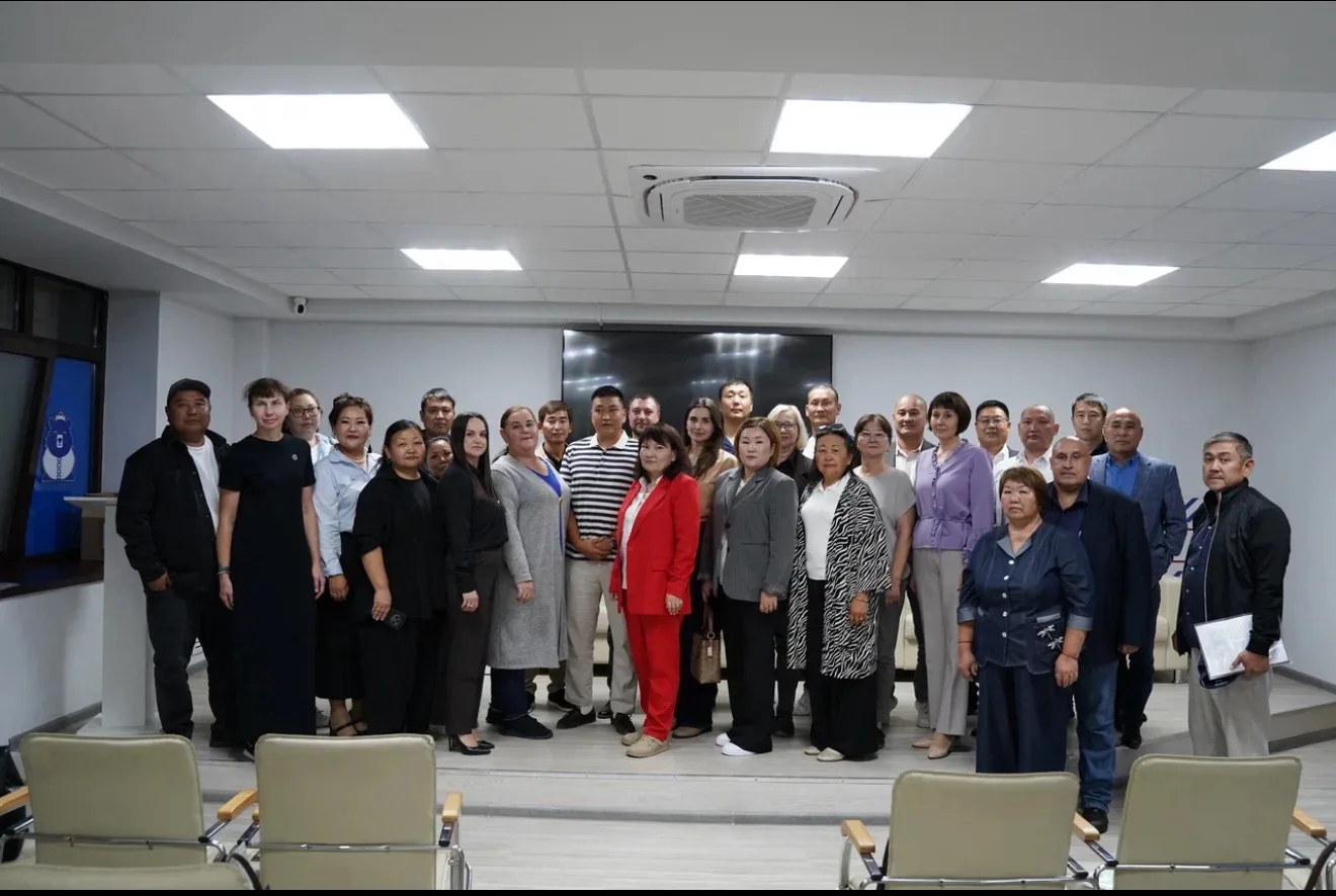 В течение двух дней вновь принятые главы РМО, главы городов, главы СМО, по инициативе А...