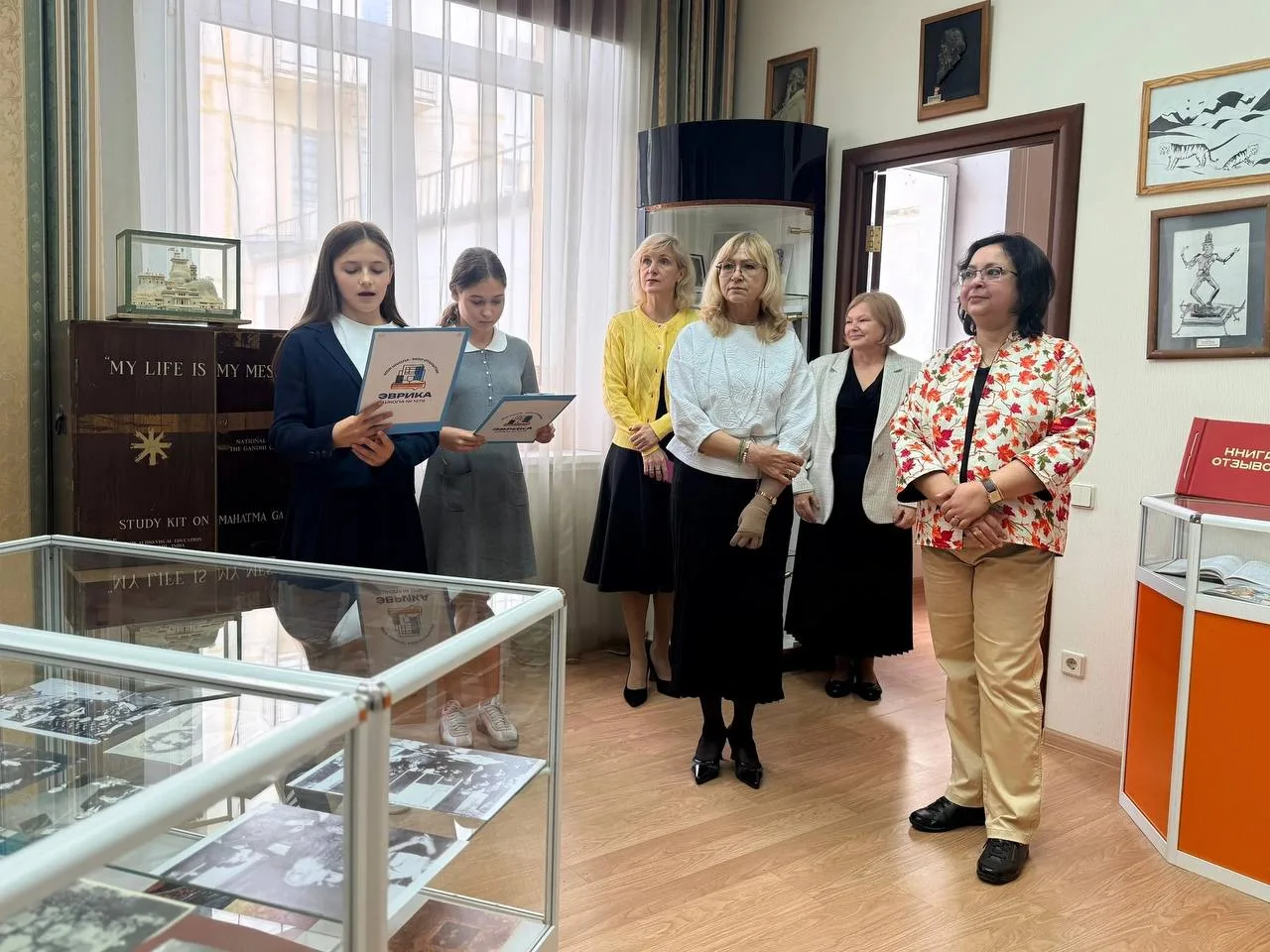 🏛️ Школьный музей Тагора посетила эксперт РГБ