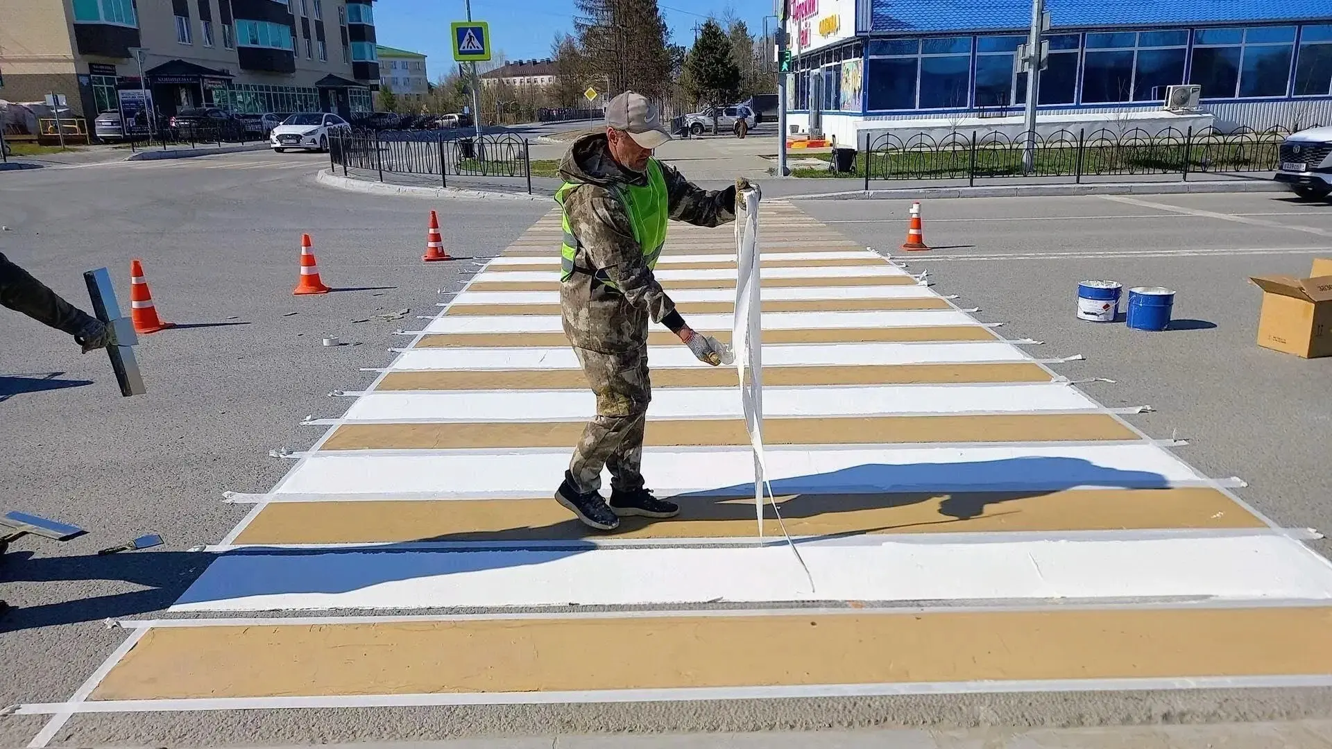 🛣 Продолжаем нанесение разметки дорог

С наступлением теплой и сухой погоды дорожные службы приступ