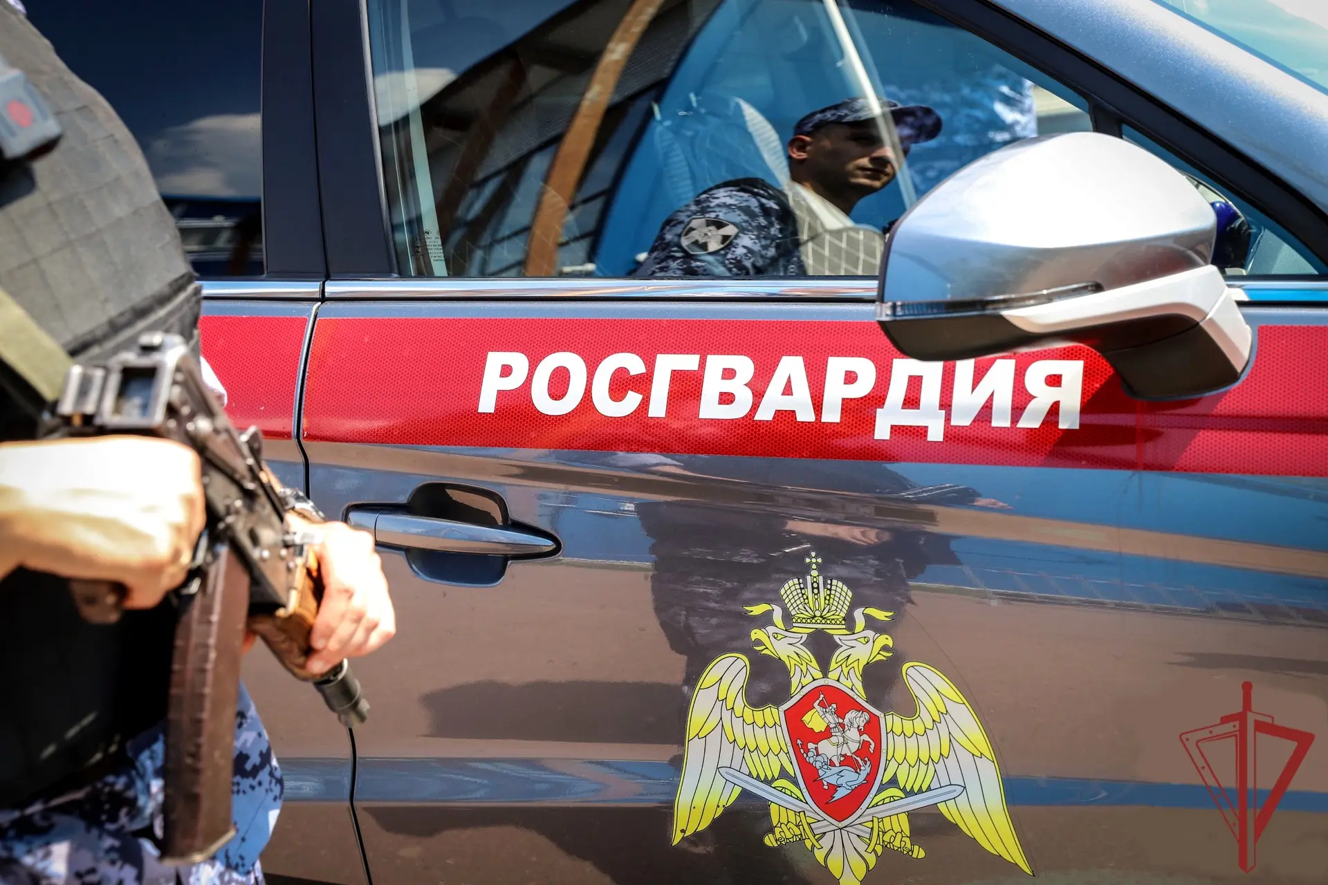 ⚔️Сотрудники Росгвардии задержали подозреваемого в краже из супермаркета в Симферополе