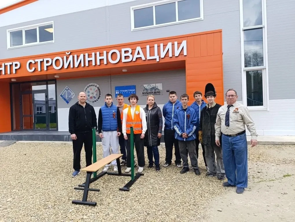 🇷🇺 Помощь и поддержка защитникам — важный долг наших студентов-волонтёров!  Студенты-волонтёры Корен