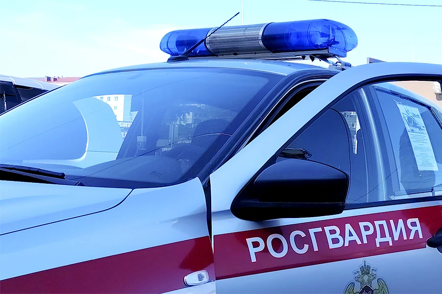 В Охе молодой человек укусил росгвардейца при задержании
