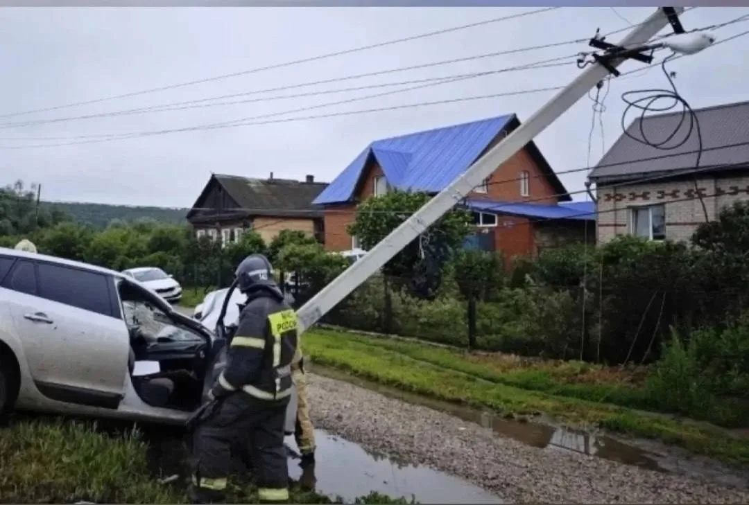 👀 Прикамец снес опору ЛЭП и напал на энергетика