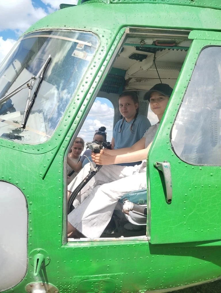 ✈️  6В и 3Д в гостях у авиаторов! 🚁 24 мая наши ребята из 6В и 3Д вместе с родителями и классными ру