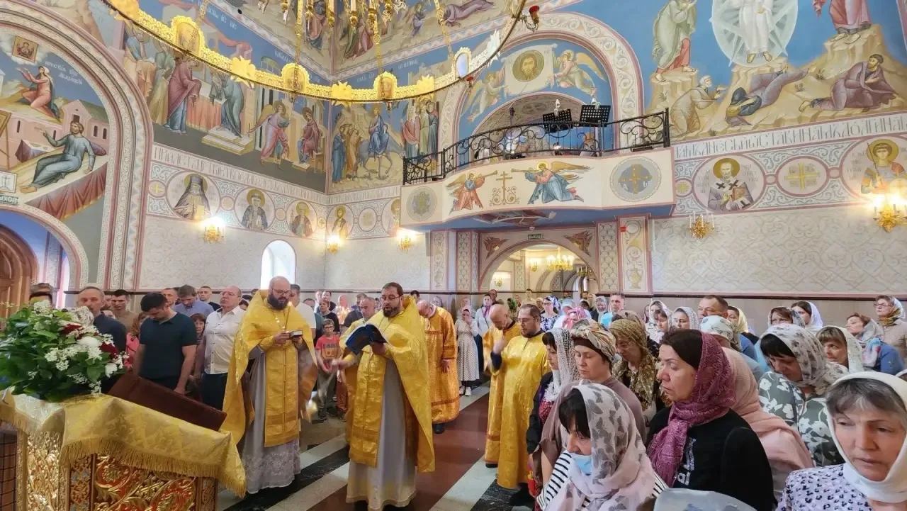 Сегодня праздник Всех святых, в земле Русской просиявших.

Во вторую Неделю по Пятидесятнице Русская