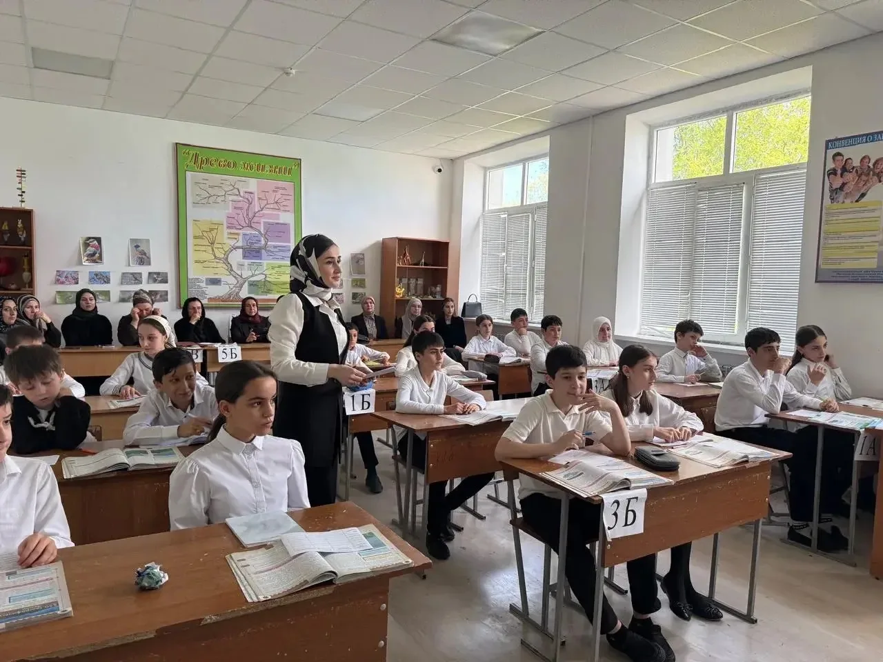 👩🏻‍🏫Педагоги Карабудахкентского района обменялись опытом в рамках декады естественных наук  📚Открыты
