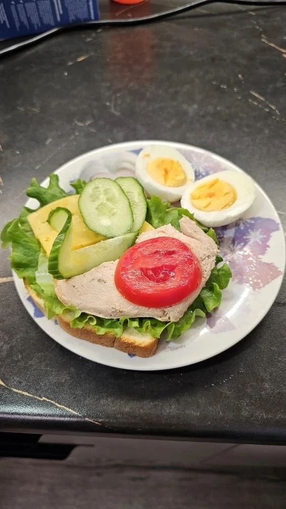 🥪 Домашнее задание со вкусом: полезный бутерброд своими руками!  После уроков о здоровом питании, ко